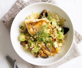 Makrele mit Sauerkraut und Graupensalat