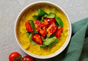 Zucchini-Porridge mit Tomaten