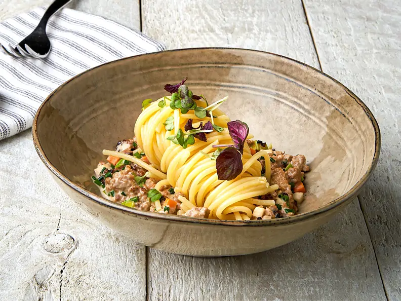 Spaghetti mit weißer Soja-Bolognese