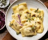 Ravioli mit Rotkohlfüllung