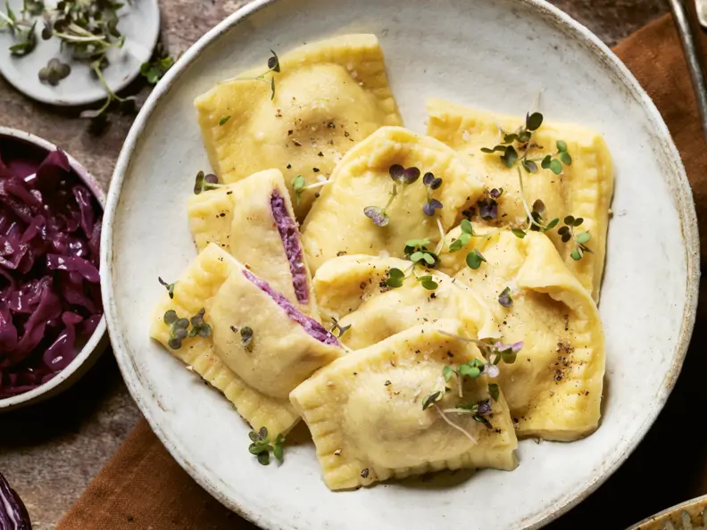 Ravioli mit Rotkohlfüllung