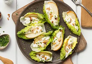 Salatschiffchen mit Birnen und Ricotta