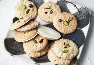 Cashew-Pistazien-Makronen mit Cranberrys