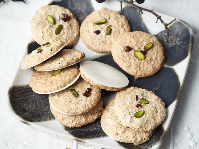 Cashew-Pistazien-Makronen mit Cranberrys