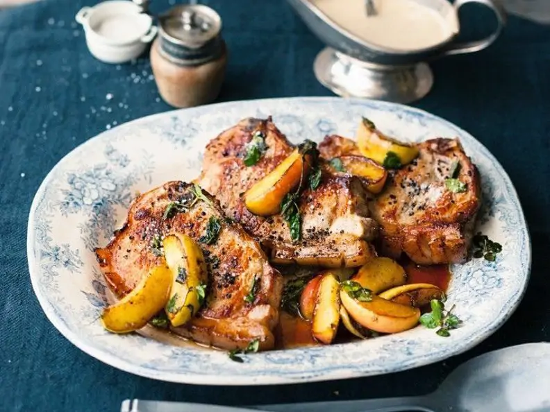 Koteletts mit Apfel und Calvadossauce