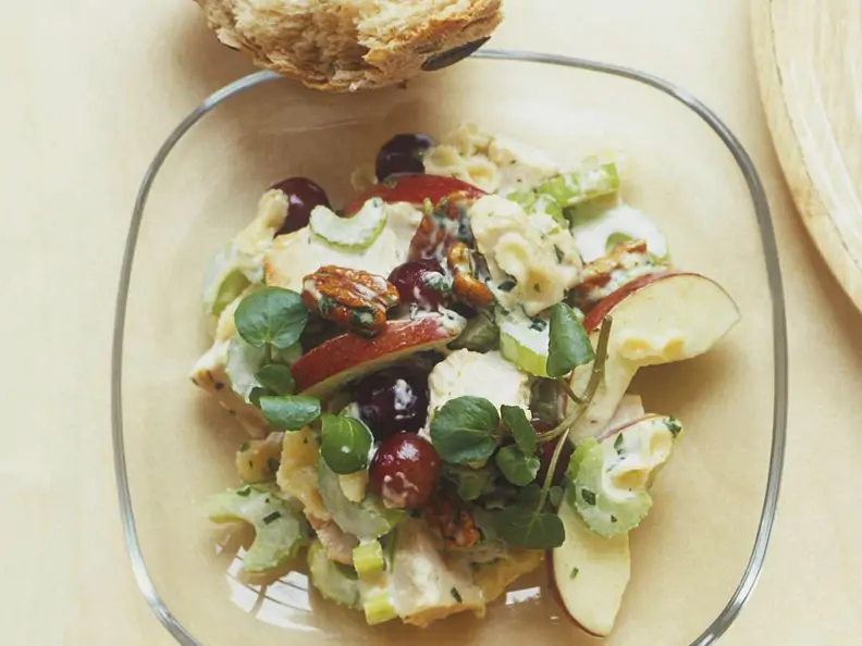 Nudel-Sellerie-Salat mit Apfel