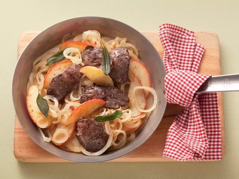 Geflügelleber mit Apfel und Zwiebel