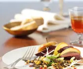 Meerrettich-Linsen-Gemüse mit Bratapfel und Rehfilet