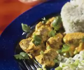 Lamm in Joghurtsauce mit Apfel-Sellerie-Raita und Reis