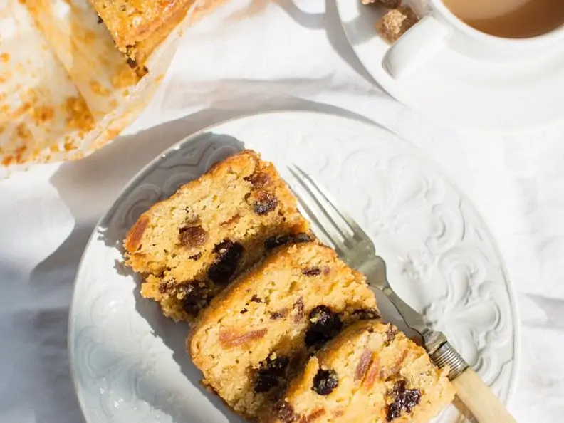 Früchtekuchen mit Marmeladenglasur