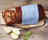 Apfelbrot mit Haselnüssen und Rosinen
