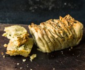 Zupfbrot mit Kräuterbutter