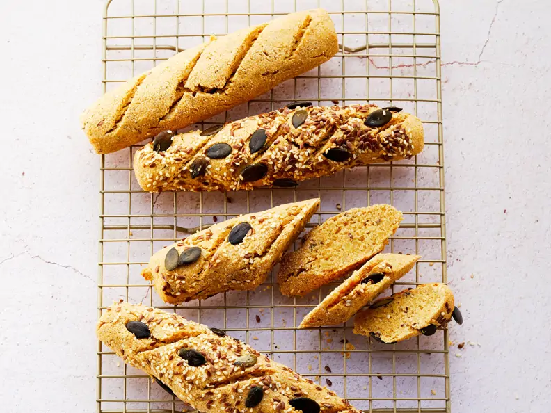 Low-Carb-Brote aus Mandelmehl und Haferkleie