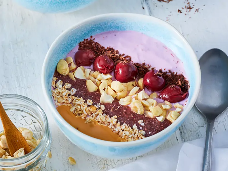 Kirsch-Joghurt-Bowl