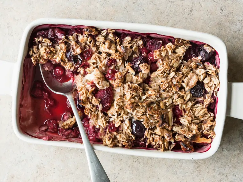 Baked Oatmeal mit Beeren