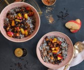 Reisporridge mit Wildreis und Apfel-Rosinen-Topping