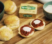 Irish Scones mit Himbeer-Chia-Marmelade