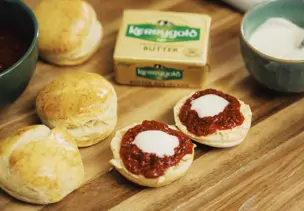 Irish Scones mit Himbeer-Chia-Marmelade