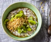 Mandel-Leinsamen-Brei mit Kiwis