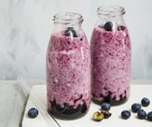 Heidelbeer-Birnen-Spirulina-Smoothie