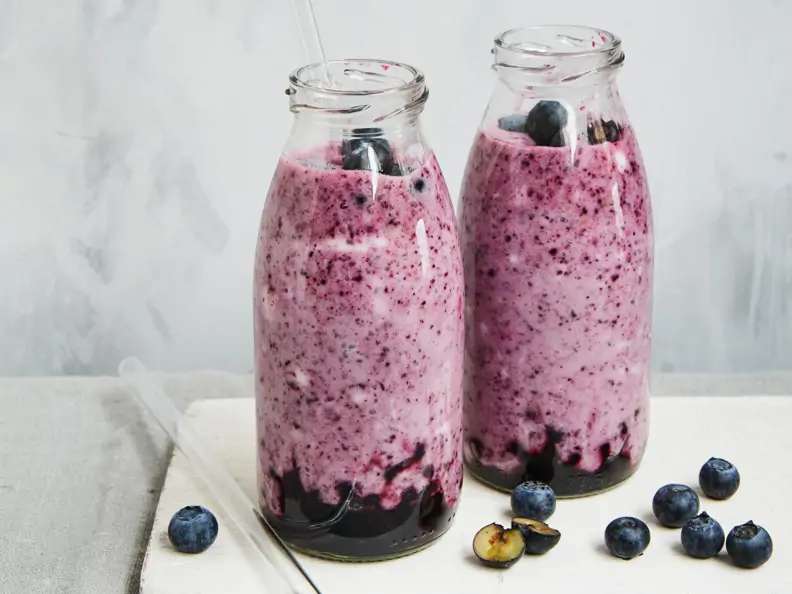 Heidelbeer-Birnen-Spirulina-Smoothie