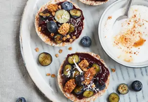 Kokos-Mandel-Scones mit Heidelbeeren