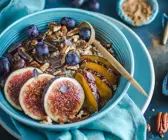 Porridge mit Feigen, Pflaumen und Pekannüssen