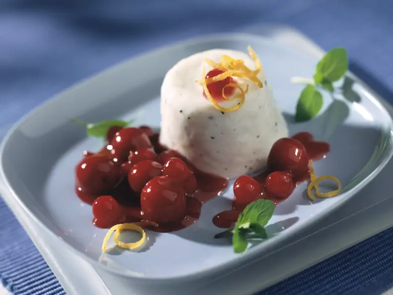 Kefircreme mit Kirsch-Johannisbeer-Kompott