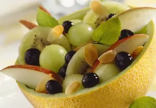 Obstsalat mit Mandeln