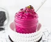 Rote-Bete-Nicecream mit Chiasamen
