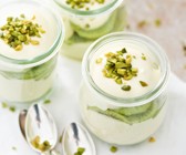 Quarkdessert mit Kiwis und Pistazien