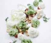 Joghurt-Mousse mit Gurken-Sorbet