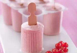 Quarkeis mit Beeren
