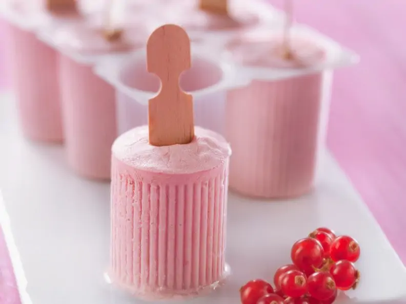 Quarkeis mit Beeren