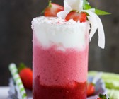 Erdbeer-Kokos-Smoothie mit Skyr
