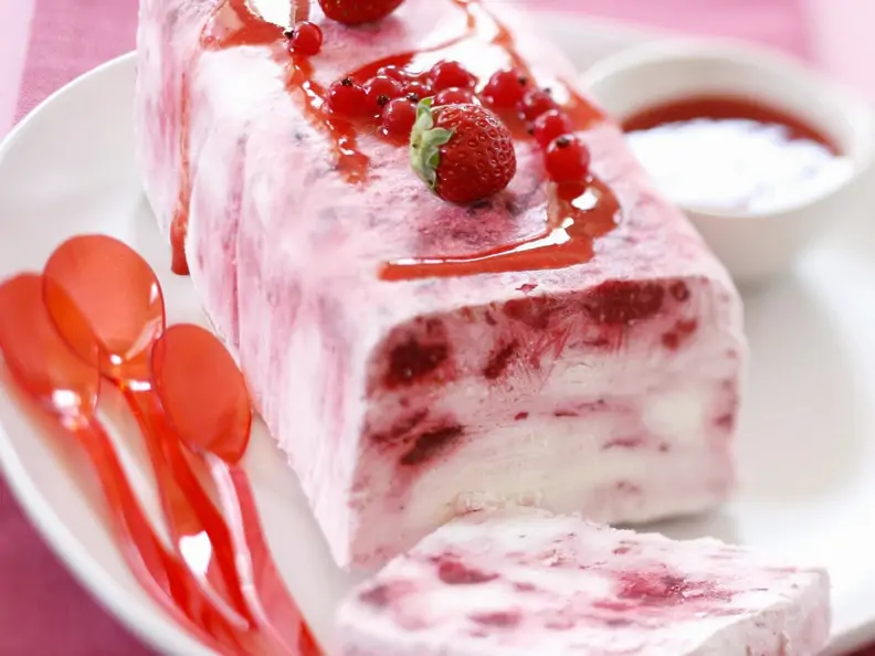 Erdbeer-Johannisbeer-Parfait