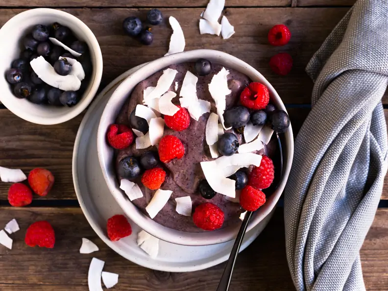 Lila Smoothie-Bowl