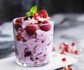 Cremiger Joghurt mit Beeren