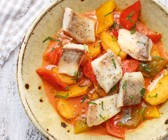 Karpfen auf Paprika-Kartoffel-Gulasch