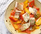 Karpfen auf Paprika-Kartoffel-Gulasch