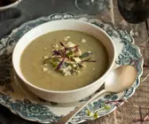 Brokkolicremesuppe mit Käse