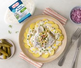 Pellkartoffeln mit NADLER Dill Sahne Heringsfilets, Häckerle und brauner Butter