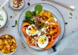 Winter-Bowl mit Kartoffel-Croûtons