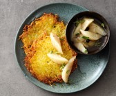 Rösti mit Birnenkompott