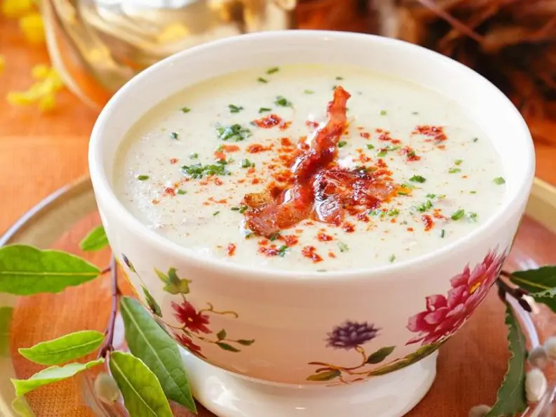 Cremige Gemüsesuppe mit Speck