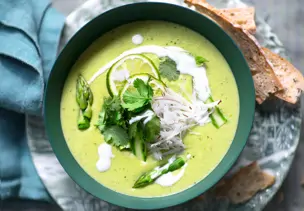 Spargelcremesuppe mit Kokosmilch
