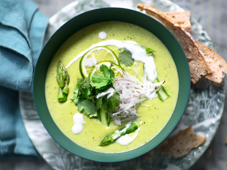 Spargelcremesuppe mit Kokosmilch
