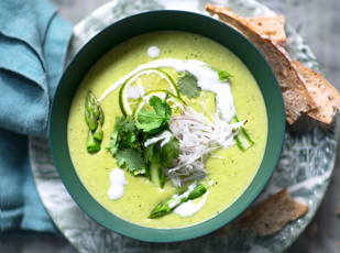 Spargelcremesuppe mit Kokosmilch