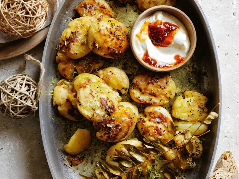 Bratkartoffeln mit Curryblättern und Panch Phoron