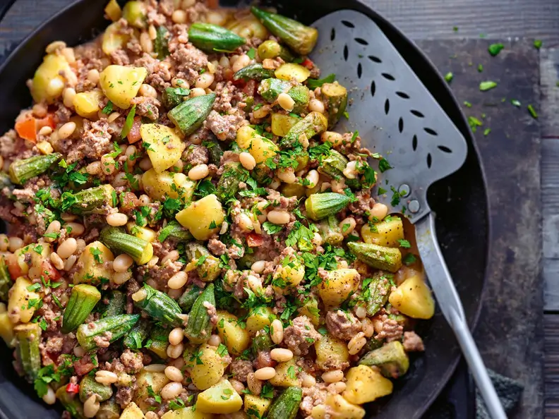 Philippinischer Kartoffel-Hackfleisch-Topf (Picadillo)